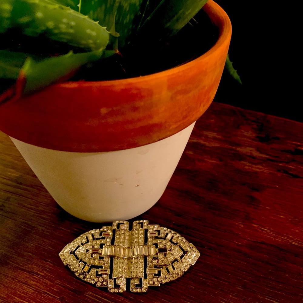 Vintage style brooch